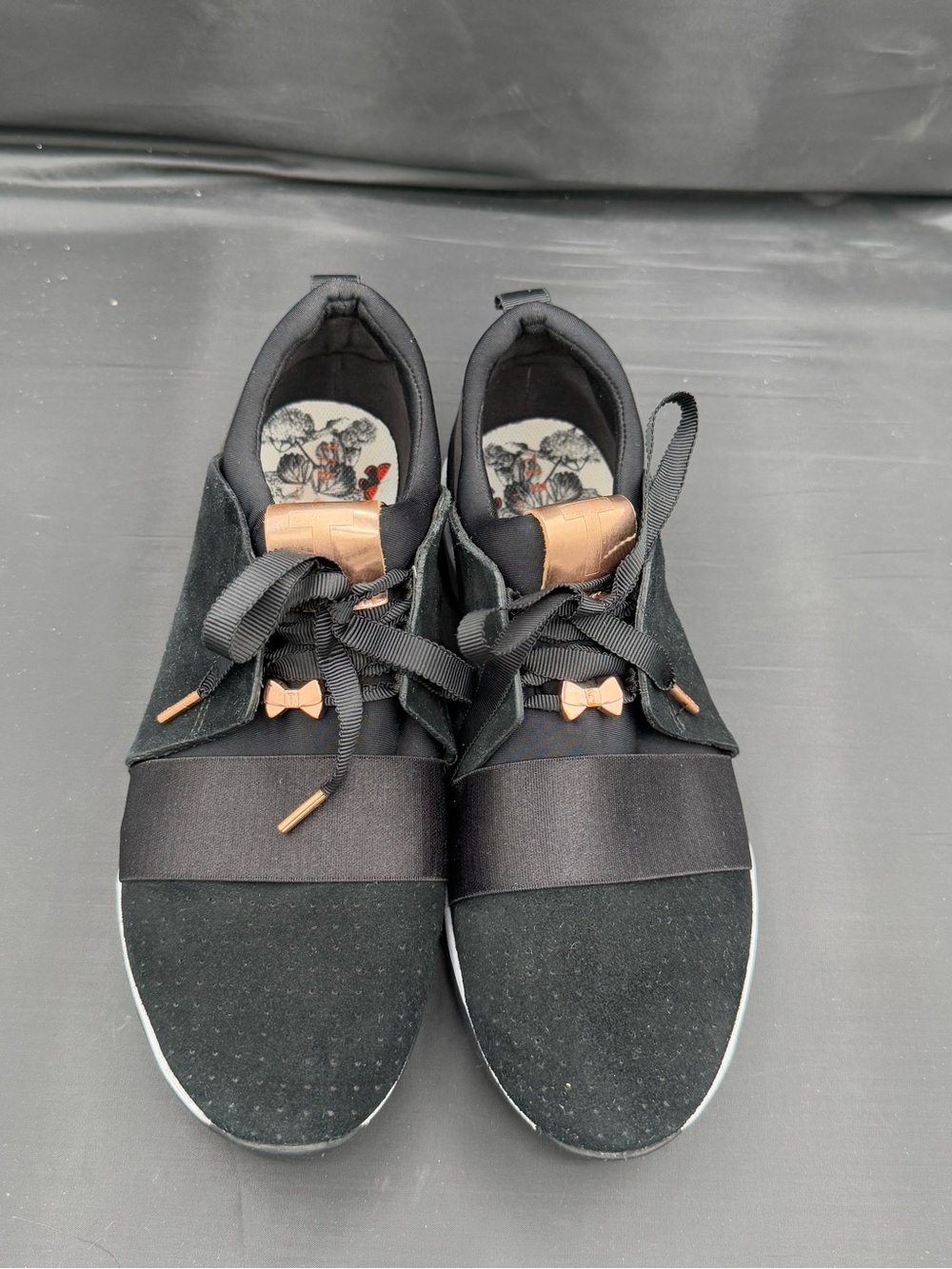 Ted Baker Black Suede Rose Gold Bow Cepap Sneaker Coquette Whimsigoth Sz 8.5 - Picture 3 of 12